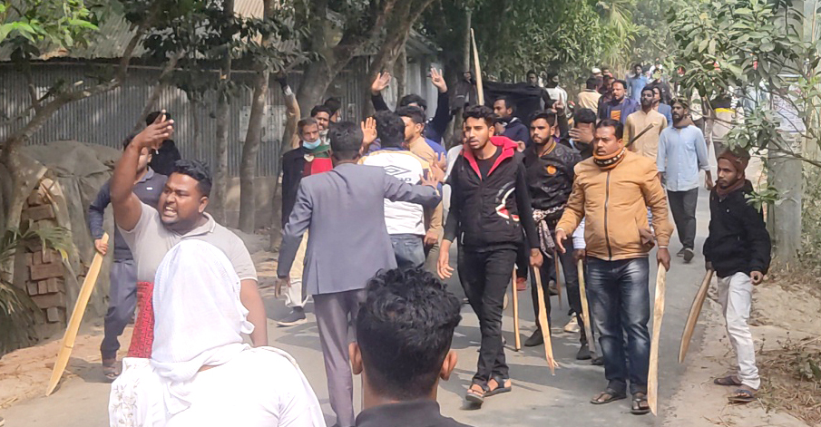 মেয়রের কম্বল বিতরণে হামলা, সাংবাদিকসহ ১২
